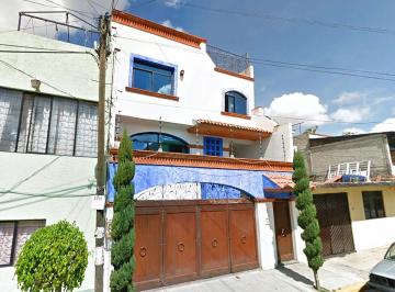 Casa de 4 habitaciones, Nezahualcóyotl · Casa en Ejecución Hipotecaria En, Metropolitana, Cdad. Nezahualcóyotl, México - Cerca de Servicios