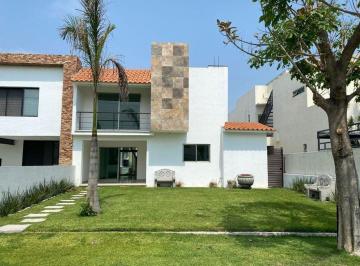 Casa · 248m² · 3 Recámaras · 2 Estacionamientos · Casa en Venta en Dr. José G Parres