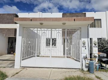 Casa · 88m² · 3 Recámaras · 1 Estacionamiento · Renta Zona Sur con Recámara en Planta Baja