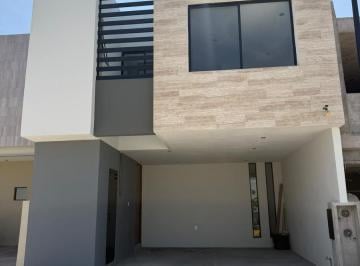 Casa · 222m² · 4 Recámaras · 2 Estacionamientos · Casa en Venta en Cennet Residencial
