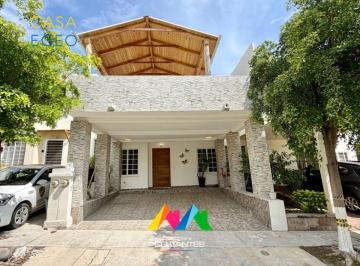 Casa de 4 habitaciones, Manzanillo · Casa en Venta en Coto Privado Villas del Mar Vigilancia 24/7 en Barrio 5 Zona Alta