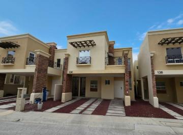 Casa en condominio de 4 habitaciones, Zempoala · Loureira en Qavalta | 167 m² de Construcción, 3 Recámaras y Alberca en Privada Venecia