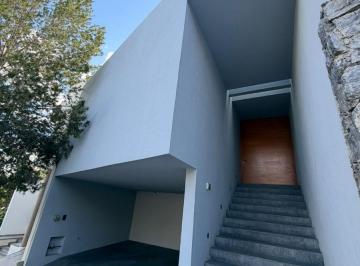 Casa de 3 habitaciones, León · Casa en Renta en Porta Fontana con Jardín y 3 Recámaras con Baño