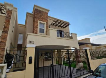 Casa en condominio de 4 habitaciones, Zempoala · Casa en Esquina con Jacuzzi y Alberca en Qavalta Residencial