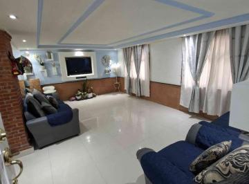 Casa · 200m² · 4 Recámaras · 4 Estacionamientos · Casa en El Molino Tezonco con 4 Recámaras, Id:.