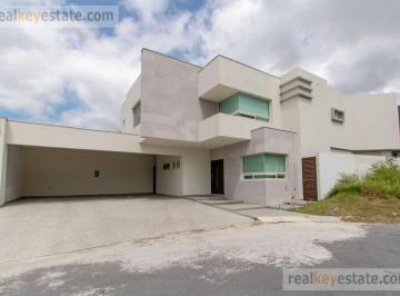 Casa · 380m² · 3 Recámaras · 3 Estacionamientos · Casa en Renta en La Joya, Monterrey, N. L.