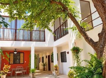 Casa · 344m² · 5 Recámaras · Tu Casa y Tu Negocio en un Solo Lugar Hermosa Propiedad de 5 Estudios en El Centro de Mérida Yucatán