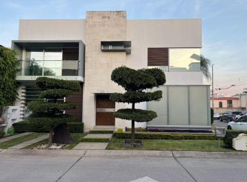 Casa de 3 habitaciones, Zapopan · Casa Moderna en Esquina Dentro de Coto!