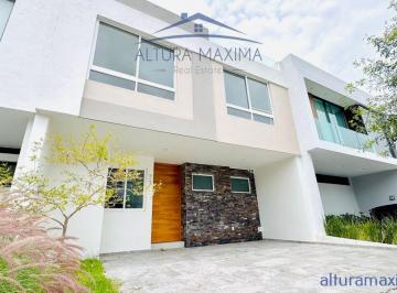 Casa de 3 habitaciones, Zapopan · Casa Nueva en Renta Solares Zona Real Zapopan