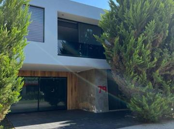 Casa en condominio de 4 habitaciones, Zapopan · Casa con 3 Recámaras + Estudio/oficina con Baño Completo en Coto Saveira, Solares