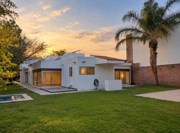 Casa en condominio · 610m² · 4 Recámaras · Casa en Condominio - Fraccionamiento Campestre La Herradura