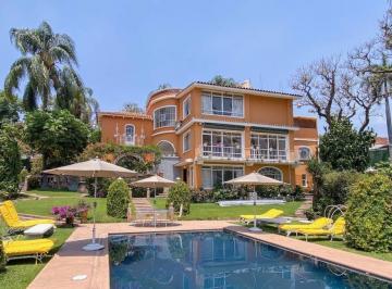 Casa · 835m² · 13 Recámaras · 13 Estacionamientos · Casa en Venta en Cuernavaca