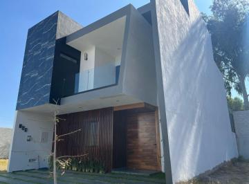 Casa · 248m² · 3 Recámaras · 2 Estacionamientos · Casa en Renta, Col. Valle Imperial, Zapopan, Jalisco.