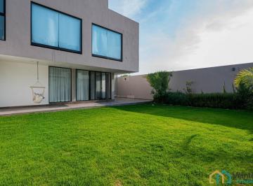 Casa · 373m² · 3 Recámaras · 2 Estacionamientos · Casa en Venta en Parque Villahermosa, con Enorme Jardín Para Disfrutar
