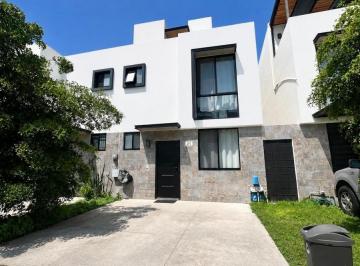 Casa en condominio de 3 habitaciones, San Pedro Tlaquepaque · Hermosa Casa de 3 Niveles con Coto Villaterra