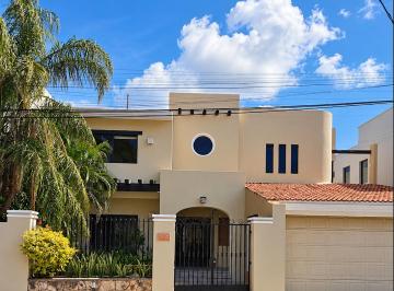 Casa de 4 habitaciones, Mérida · Casa en Venta en Montecristo, Mérida | 4 Recámaras, Estudio y Alberca Privada