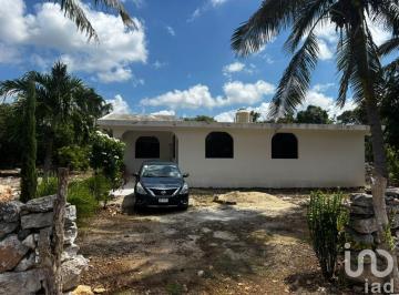 Casa · 141m² · 2 Recámaras · 3 Estacionamientos · Venta de Casa con Servicios y Extensa Área Verde en Telchac Pueblo, Yucatán