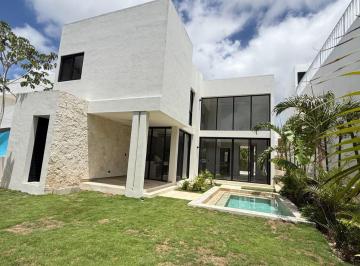 Casa · 244m² · 4 Recámaras · 2 Estacionamientos · Casa en Venta en Akumal - Country Club By Bahia Principe