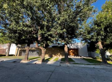 Casa · 600m² · 3 Recámaras · 9 Estacionamientos · Casa en Venta en Colonia Loma Alta