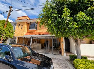 Casa · 275m² · 3 Recámaras · 3 Estacionamientos · Casa en Venta en Balcones del Valle