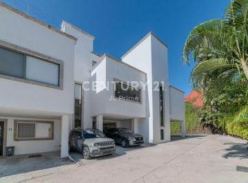 Casa en condominio de 3 habitaciones, Temixco · Casa en Venta con Roof Garden y Alberca en Burgos Bugambilias
