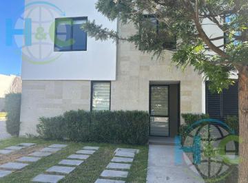 Casa · 150m² · 3 Recámaras · 2 Estacionamientos · Renta de Casa en Amara, Juriquilla, Queretaro