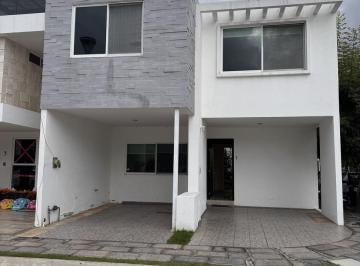 Casa · 180m² · 3 Recámaras · 2 Estacionamientos · Casa en Puebla de Zaragoza