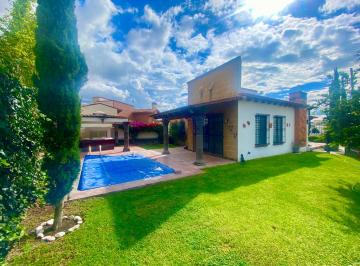 Casa de 3 habitaciones, Tequisquiapan · Casa con Jardin, Alberca y Jacuzzi