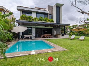 Casa · 422m² · 3 Recámaras · Venta de Residencia en Paraiso Country Club Morelos Mexico