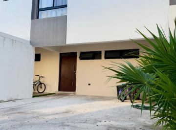 Casa en condominio de 2 habitaciones, Conkal · Townhouse en Venta con 6 Paneles Solares y Amenidades en Privada Cholul