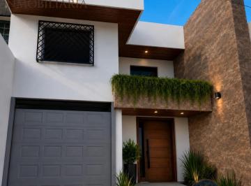 Casa · 249m² · 4 Recámaras · 3 Estacionamientos · Casa - Jardín 20 de Noviembre
