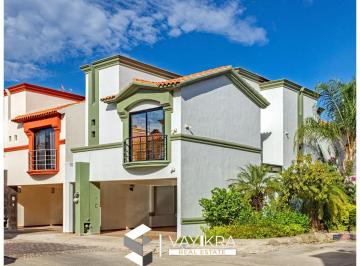 Casa de 3 habitaciones, Irapuato · Renta de Casa | Amueblada | Zona Plaza Cibeles | Irapuato Gto
