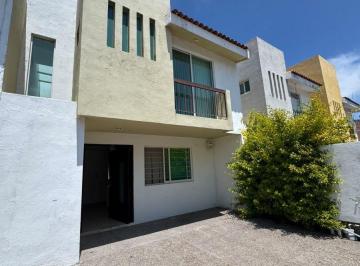 Casa de 4 habitaciones, Salamanca · Renta en Salamanca Para Empresas por Mes. Casa de 102 m² con 4 Recámaras en Renta en Salamanca