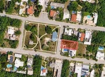Terreno / Lote · 450m² · Terreno en Los Naranjos