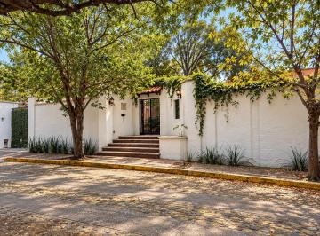 Casa · 420m² · 4 Recámaras · 6 Estacionamientos · Venta Casa en La Herradura Estilo Contemporaneo Al Norte de La Ciudad Ma