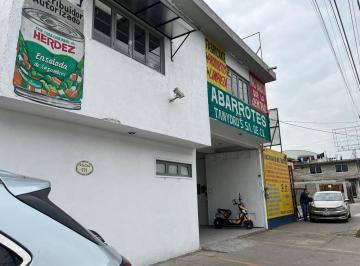 Local comercial · 210m² · 4 Estacionamientos · Bodega