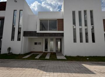 Casa · 153m² · 3 Recámaras · 2 Estacionamientos · Casa en Venta en Fraccionamiento Cerrado San Pedro Cholula