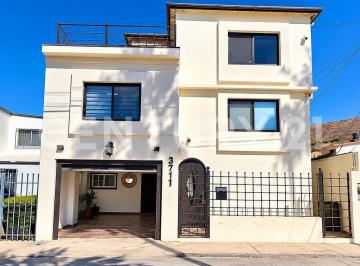 Casa · 315m² · 4 Recámaras · Casa en Venta en Valle Dorado I Ensenada
