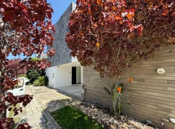 1 · Casa en Renta con Alberca Privada y Cinco Recamaras en Lomas de Angelopolis III