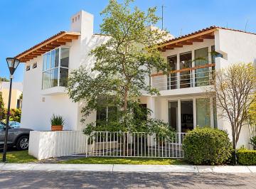 Casa de 3 habitaciones, Zapopan · Casa en Renta en Ciudad Granja | 3 Recámaras + Estudio en Planta Baja