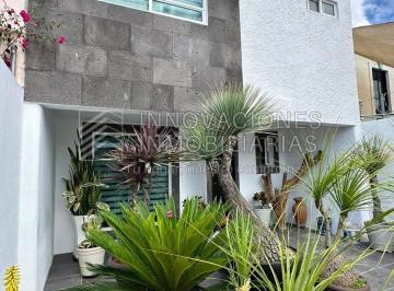 Casa · 196m² · 4 Recámaras · 2 Estacionamientos · Casa en Venta con 4 Recámaras, Jardín Privado y Roof Garden en Bello Horizonte