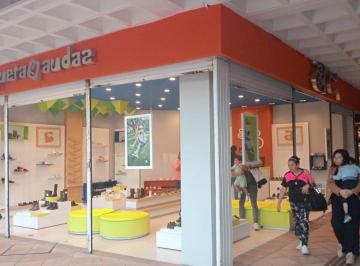 Local en centro comercial , Zapopan · Local en Venta en Plaza del Sol con Inquilino, Ciudad del Sol Zapopan, Jalisco