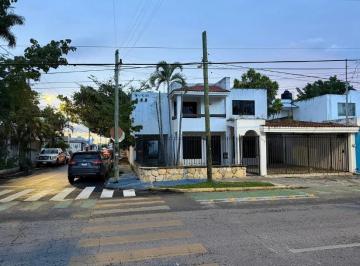 Casa · 300m² · 3 Recámaras · 2 Estacionamientos · Renta Casa en Esquina Sobre Av Fracc. Francisco de Montejo Merida, Yuc. - (4)