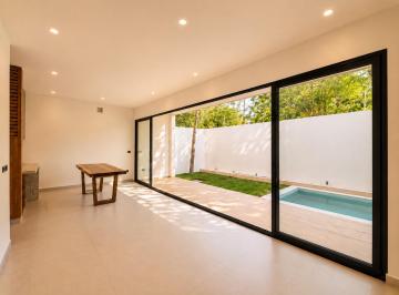 Casa · 233m² · 4 Recámaras · 2 Estacionamientos · Casa de 4 Recámaras en Venta en Playa del Carmen