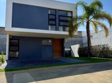 Casa en condominio de 4 habitaciones, Zapopan · Casa. con Alberca Valle Imperial