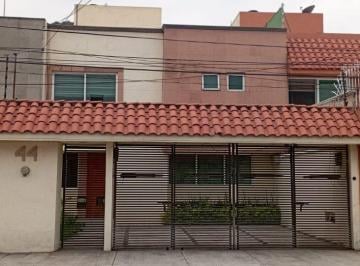Casa de 3 habitaciones, Coyoacán · Casa en Venta en Villa Quietud, Coyoacan, con 198 m² de Construccion