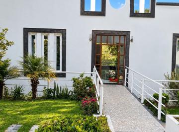 Casa · 343m² · 4 Recámaras · 3 Estacionamientos · Casa - Condado de Sayavedra