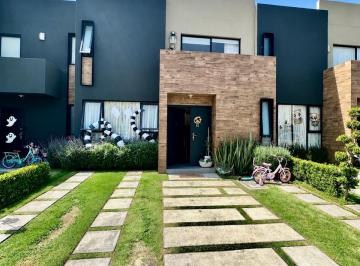Casa en condominio · 136m² · 3 Recámaras · 2 Estacionamientos · Casa en Venta en San Mateo Atenco (Esmeralda 3) Cerca de Terranova