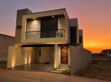 Casa de 3 habitaciones, Irapuato · Venta Lombardía