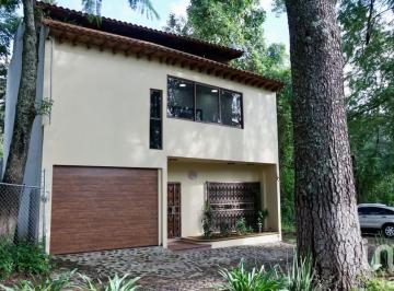 Casa · 390m² · 3 Recámaras · 1 Estacionamiento · Casa en Venta en Los Nogales | 3 Recámaras, Salón Mirador y Cochera